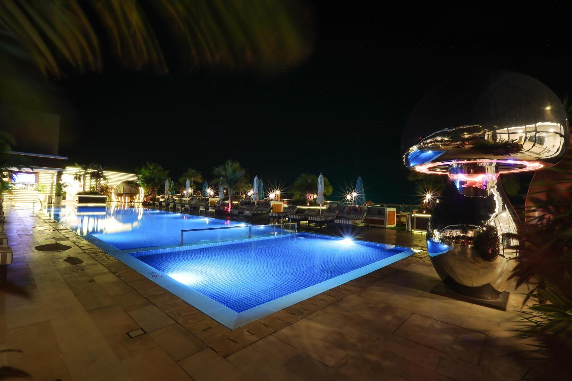 The Riyaz Lavanya Langkawi Пантай-Сенанг Экстерьер фото The pool at the hotel